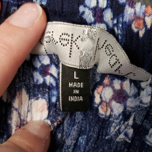 Derek Heart Ruffle Shorts - Picture 4 of 4